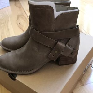 ugg elysian leather bootie